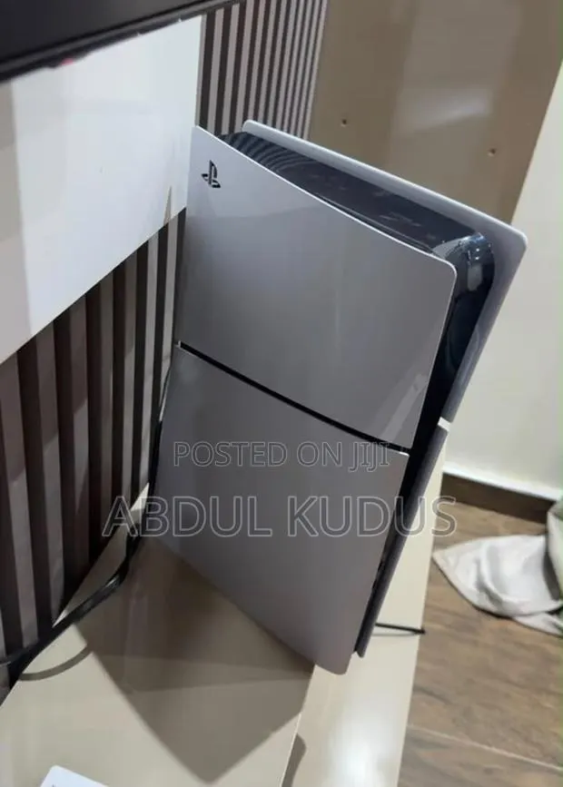 PS5 Slim Disc Edition · Photo 1