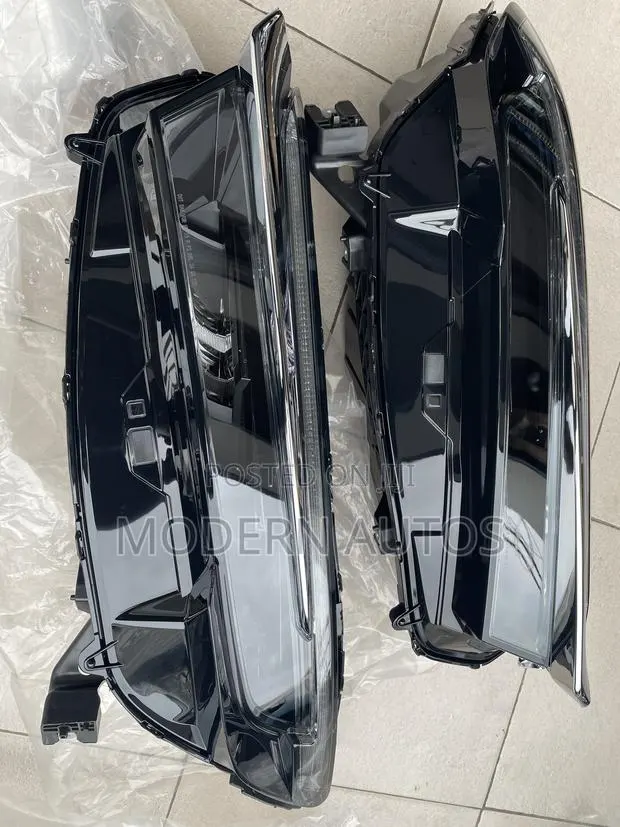 CR-V 2023-25 Headlight · Photo 1