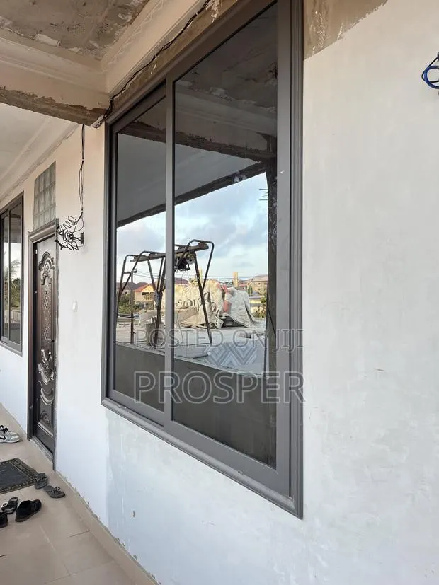 Sliding Windows · Photo 1