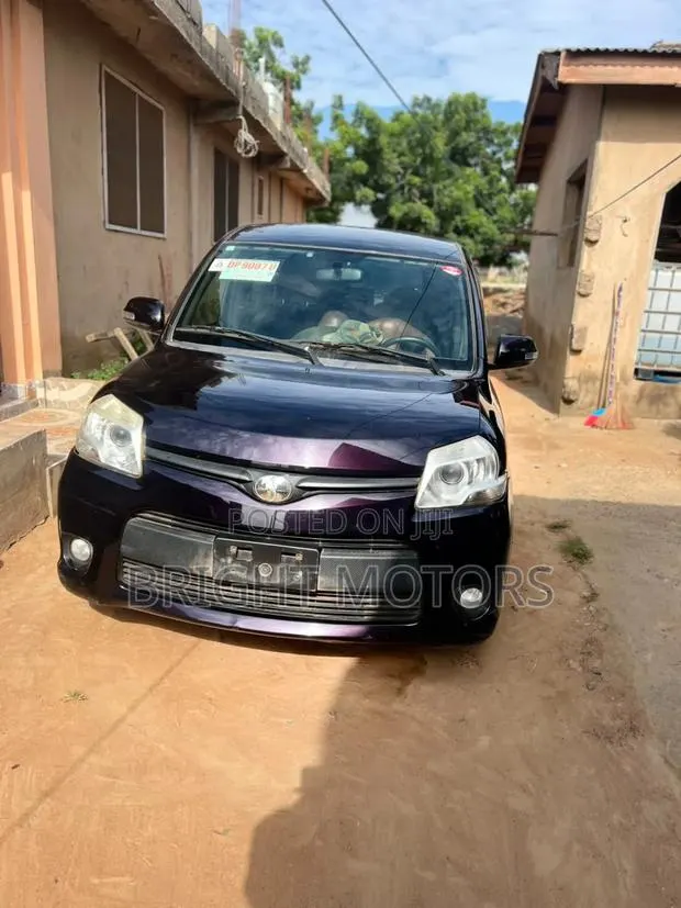 Toyota Sienta 1.5 FWD 2013 Black · Photo 1