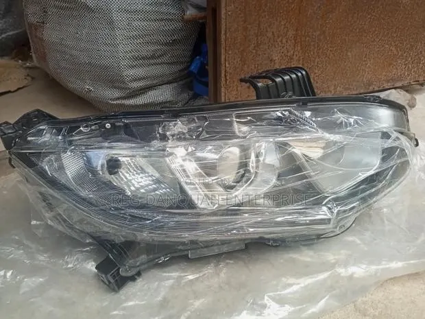 Honda Civic 2016,2017,2018,2019 Headlight · Photo 1