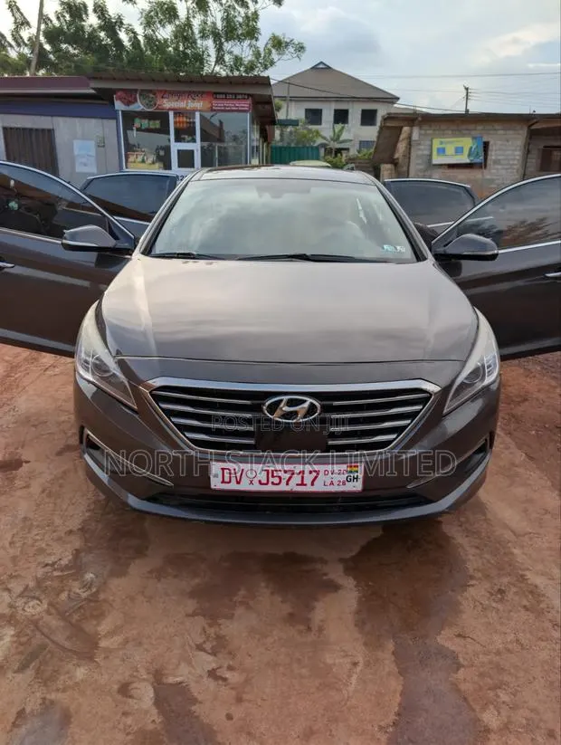 Hyundai Sonata Limited 4dr Sedan (2.4L 4cyl 6A) 2015 Gray · Photo 1