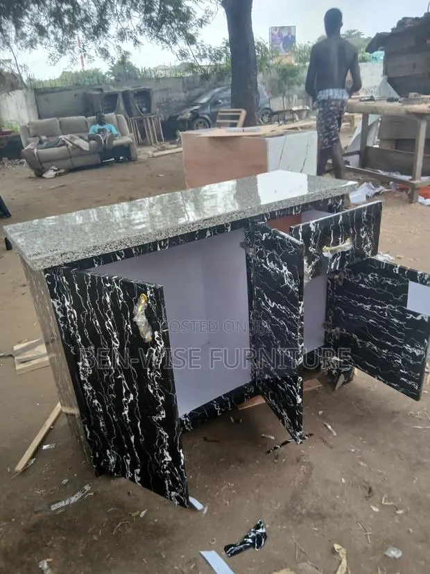Well Finished Kitchen Cabinet ( 4ft) · Photo 1