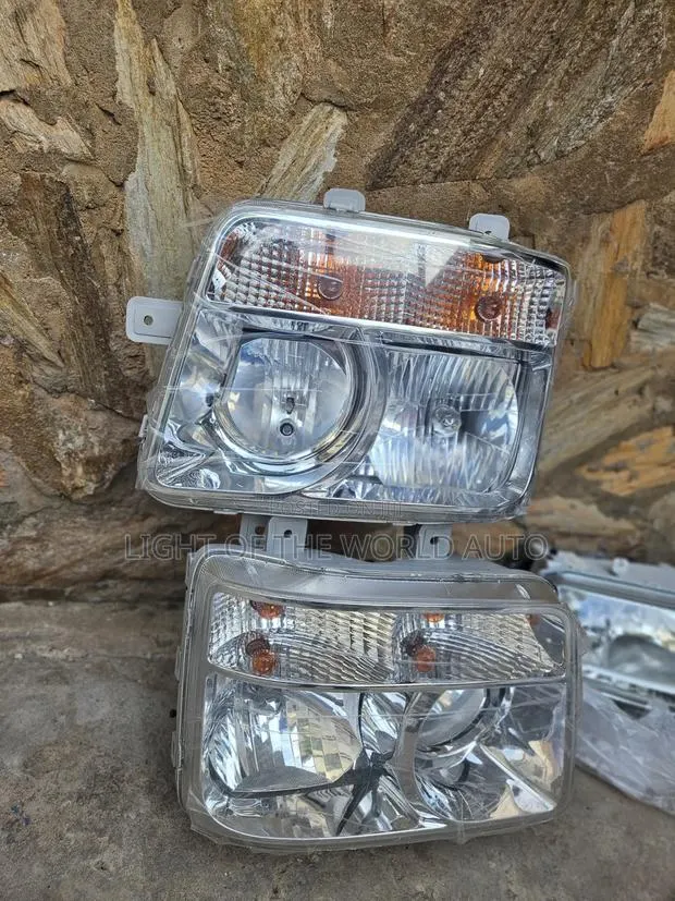 Hyundai Trago HD270 Truck Headlight · Photo 1