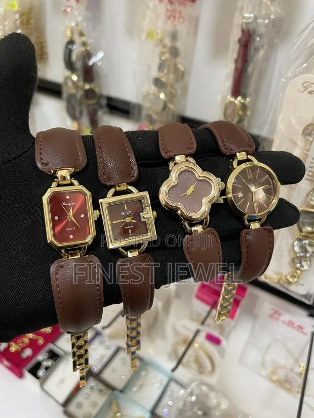 Women Leather Watch · Photo 1