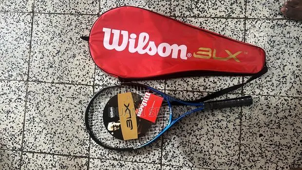 27 Inches Wilson Tennie Racket · Photo 1