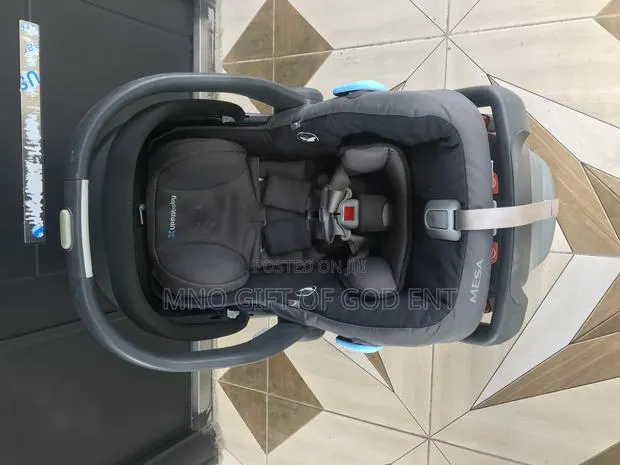 Uppababy Mesa New Born Baby Car Seat and Base · Photo 1