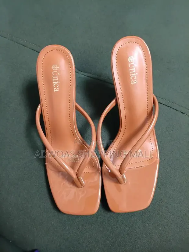 Slipper Heel · Photo 1