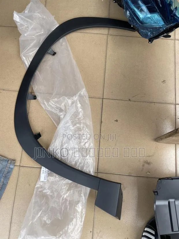Toyota Highlander Grand 2025 Fender Moulding · Photo 1