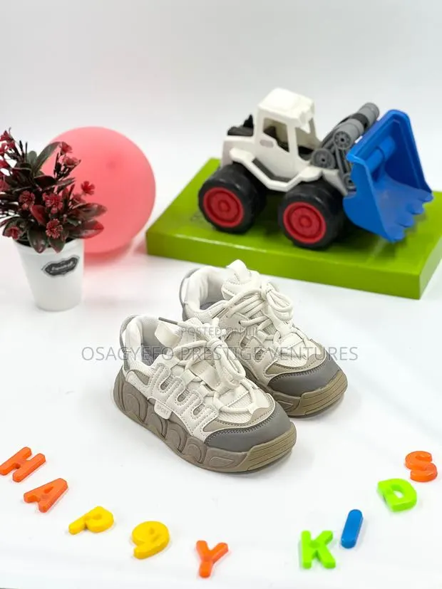 Kids Sneakers, Supreme Quality · Photo 2