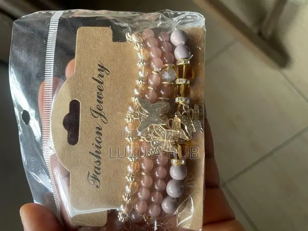 Beaded Fashion Bracelet · Photo 1