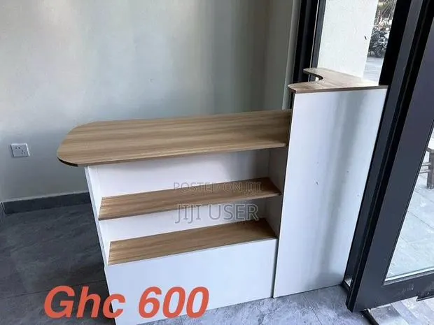 Reception Desk · Photo 1