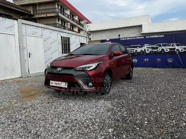 Toyota Yaris 1.5 Sedan L 2020 Red · Photo 1