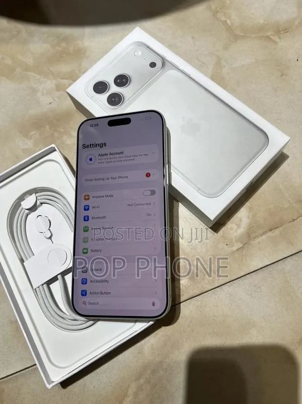 Apple iPhone 17 Pro Max 512 GB Silver · Photo 1