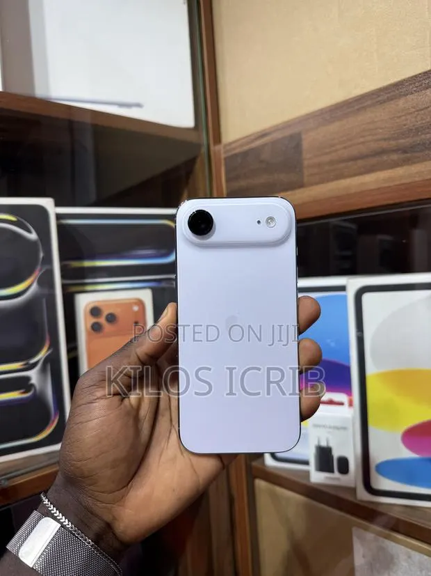 Apple iPhone Air 256 GB White · Photo 1