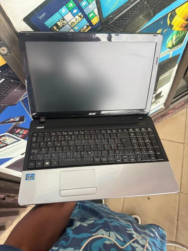 Laptop Acer Aspire E1-571 8GB Intel Core i5 HDD 320GB · Photo 1