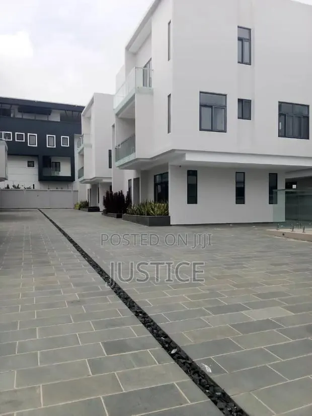 4bdrm Townhouse / Terrace in East Legon, A&C Mall Area for rent · Photo 1