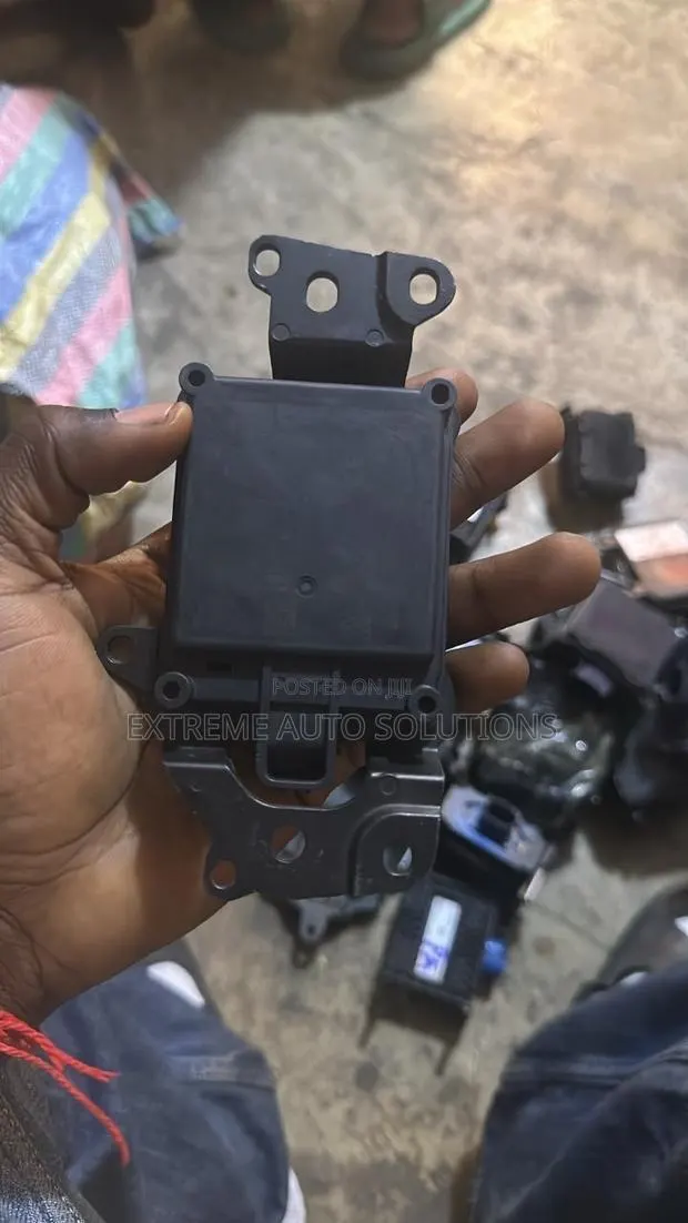 2018-2019 Toyota Camry Front Radar Sensor OEM · Photo 1