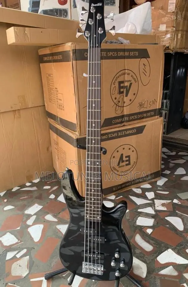 Black Ibanez Passive Bass Guitar (5strings) · Photo 1