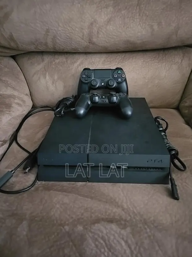 Ps4 Standard Limited Edition With 2 Controllers and Games · Photo 1