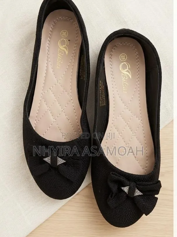 Black Textured Bow Flats (Size 39 Wide) - Almost New · Photo 1