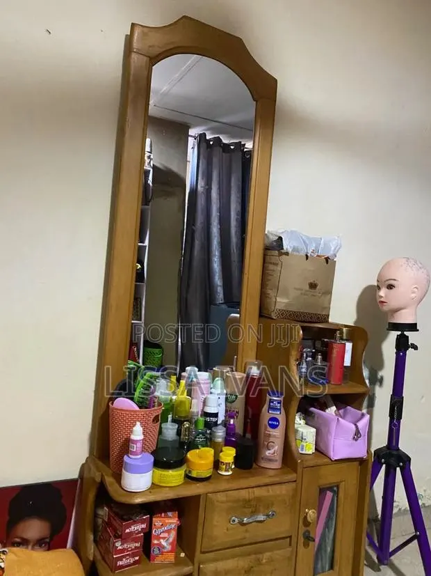 Dressing Mirror · Photo 1