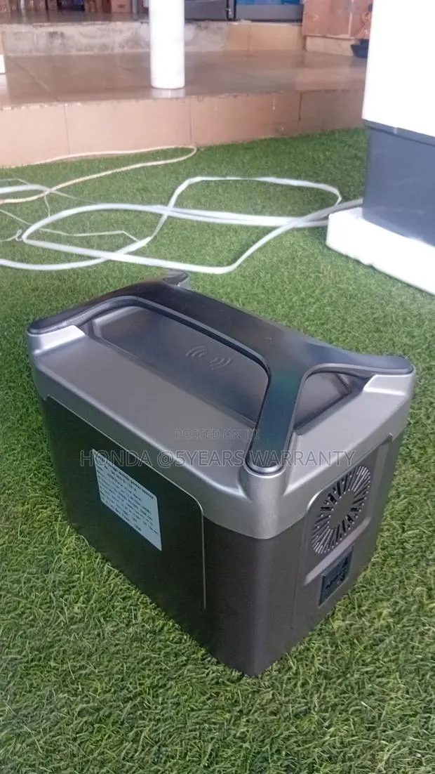 High-Capacity Power Station Inverter for Home Office · Photo 1