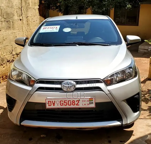 Toyota Yaris L Hatchback 5dr 2016 Silver · Photo 1