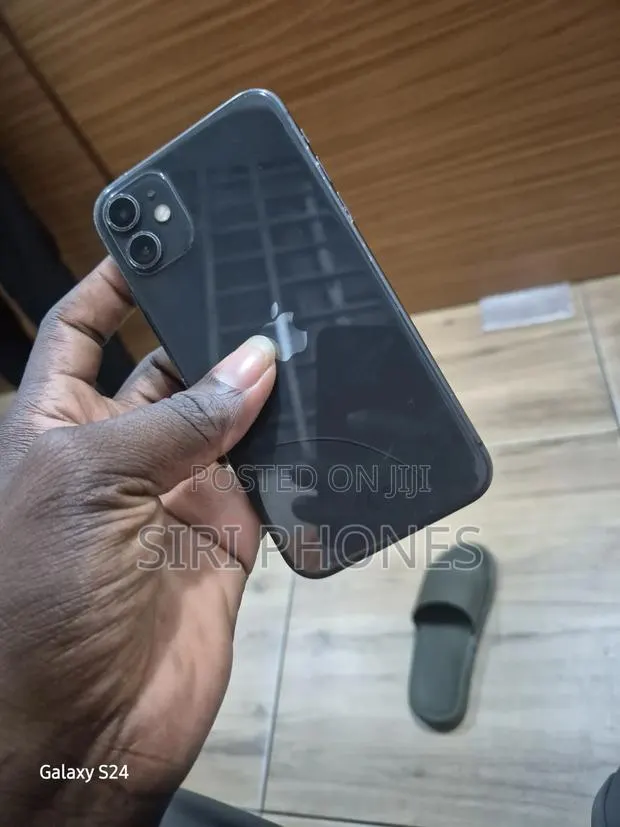 Apple iPhone 11 128 GB Black · Photo 1