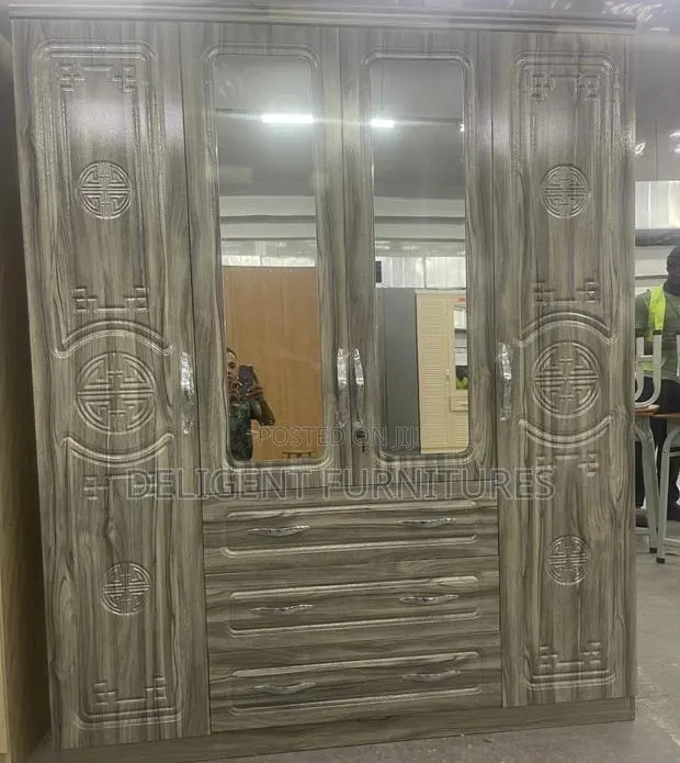 Wardrobe (4 Doors) · Photo 1