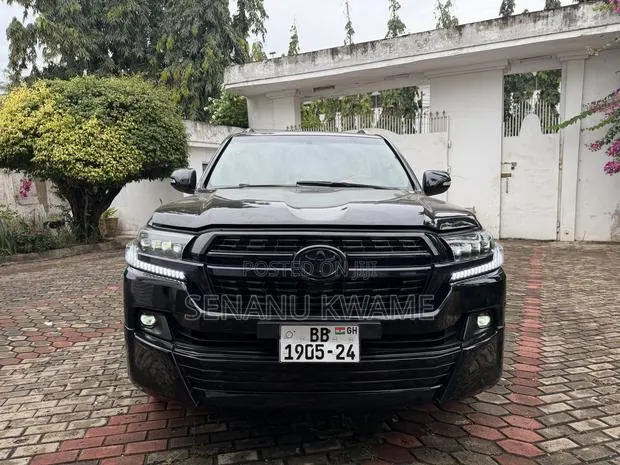 Toyota Land Cruiser 2011 Black · Photo 1
