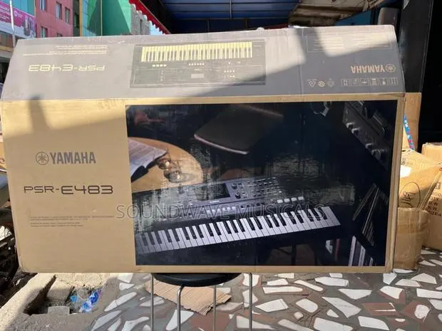 Yamaha Psr-483 Keyboard · Photo 1