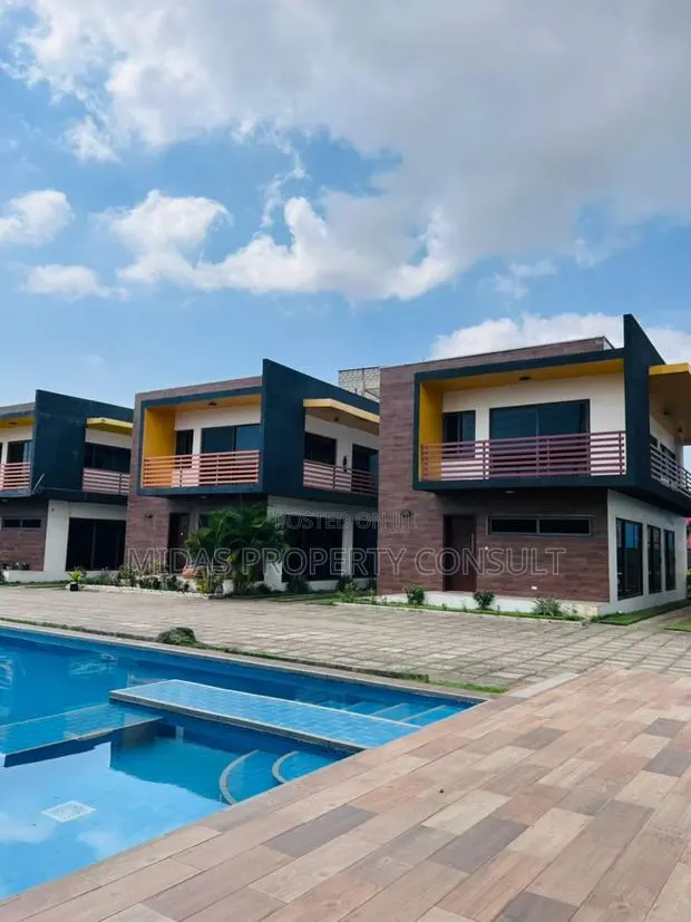 4bdrm Townhouse/Terrace in Abelemkpe, Perez Chapel Area for sale · Photo 1