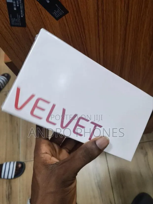 New LG Velvet 128 GB Gray · Photo 1