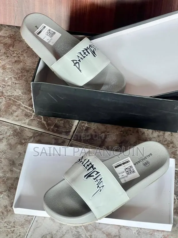 Balenciaga Slides · Photo 1