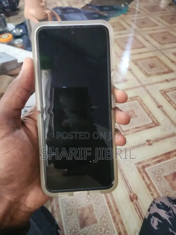 New Samsung Galaxy Z Flip7 256 GB · Photo 1
