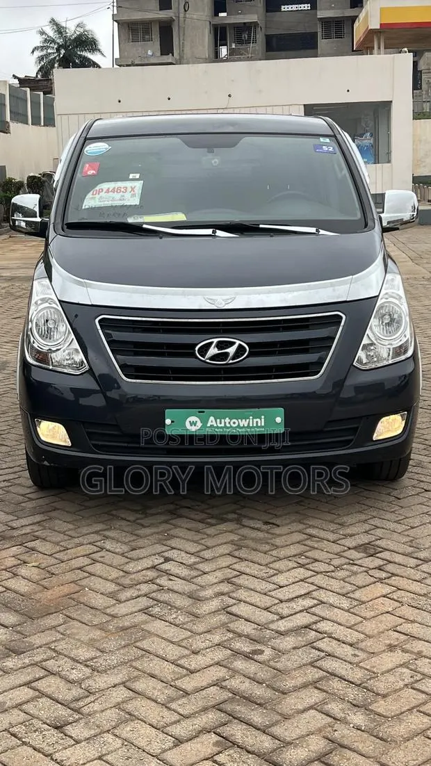Hyundai Starex 2017 Grey · Photo 1