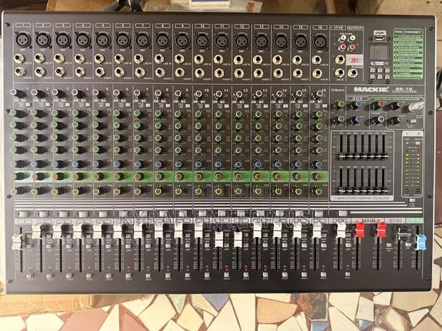 Mackie 18 Channel Mixer · Photo 1