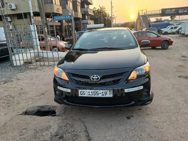 Toyota Corolla S 4dr Sedan (1.8L 4cyl 4A) 2013 Black · Photo 1