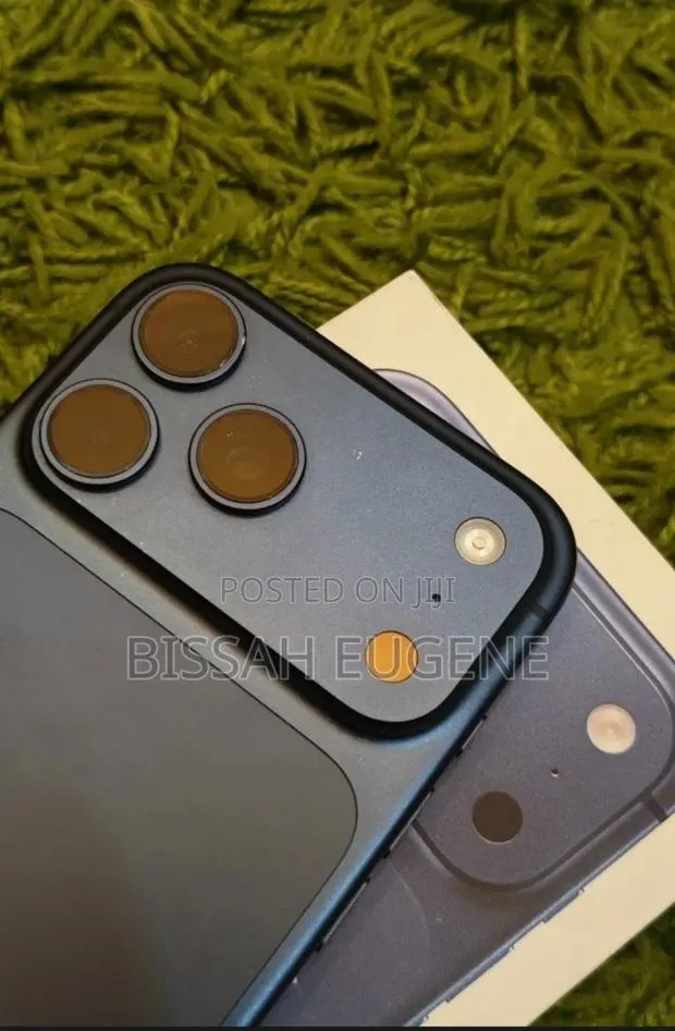 Apple iPhone 17 Pro 512 GB Blue · Photo 2