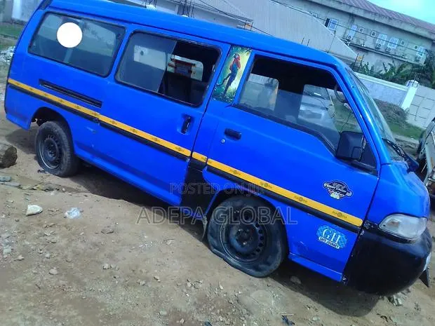 Hyundai H-100 2004 Blue · Photo 1