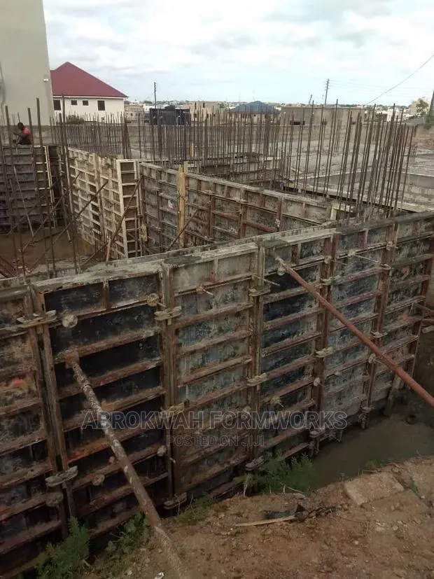 Retaining Wall/Formwork/Pillars/Scaffold · Photo 1