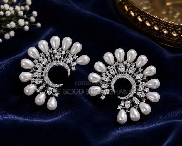 Statement Earrings · Photo 1