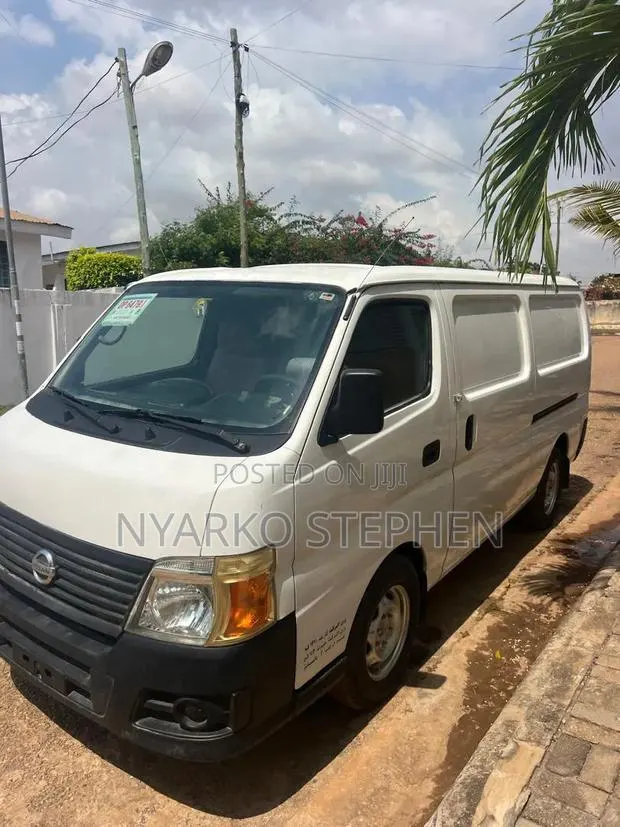 Nissan Caravan (Urvan) 2014 White · Photo 1