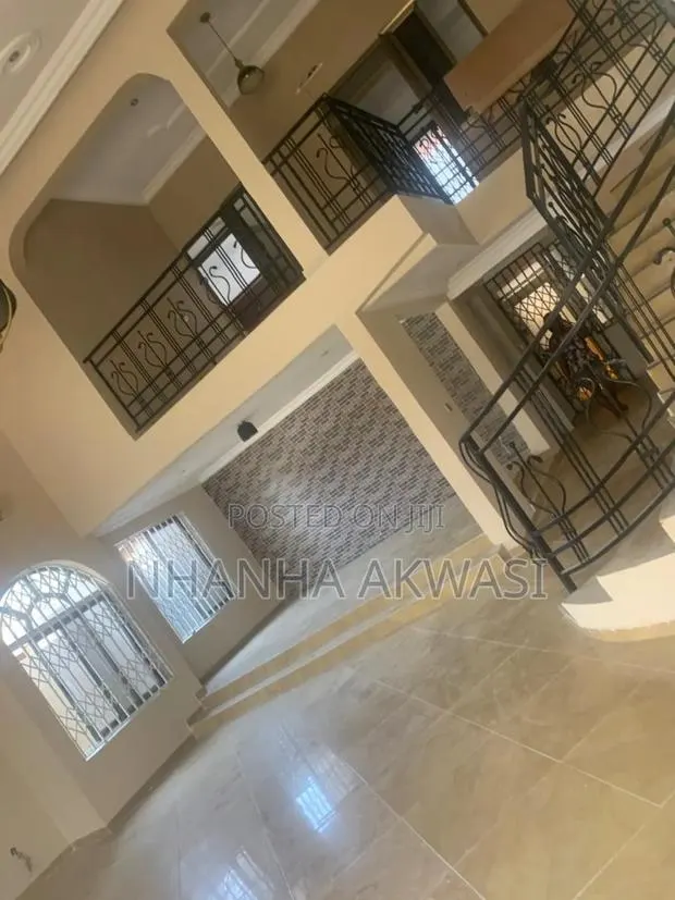 5bdrm House in Klagon Ndc, Sakumono for rent · Photo 1