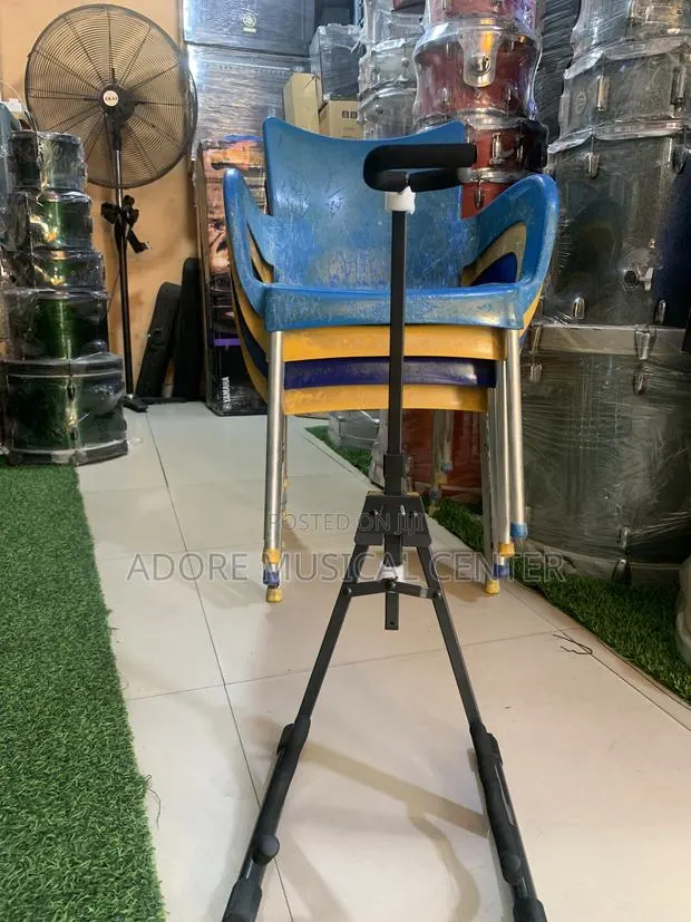 Guitar Stand · Photo 1