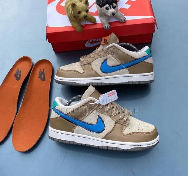 Nike Dunk Low Sneaker · Photo 1