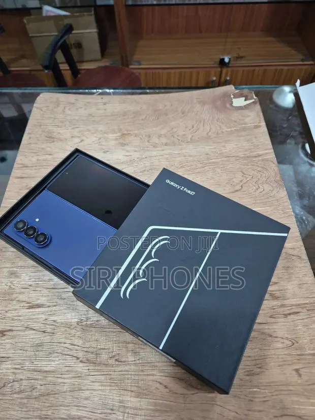 New Samsung Galaxy Z Fold7 512 GB Blue · Photo 1