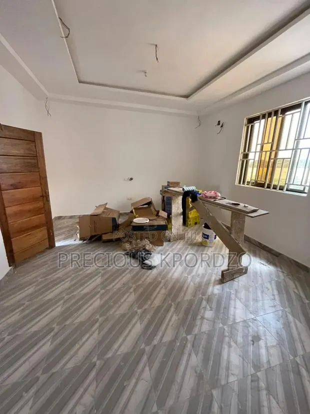 1bdrm Room & Parlour in Commandos Adenta for rent · Photo 1