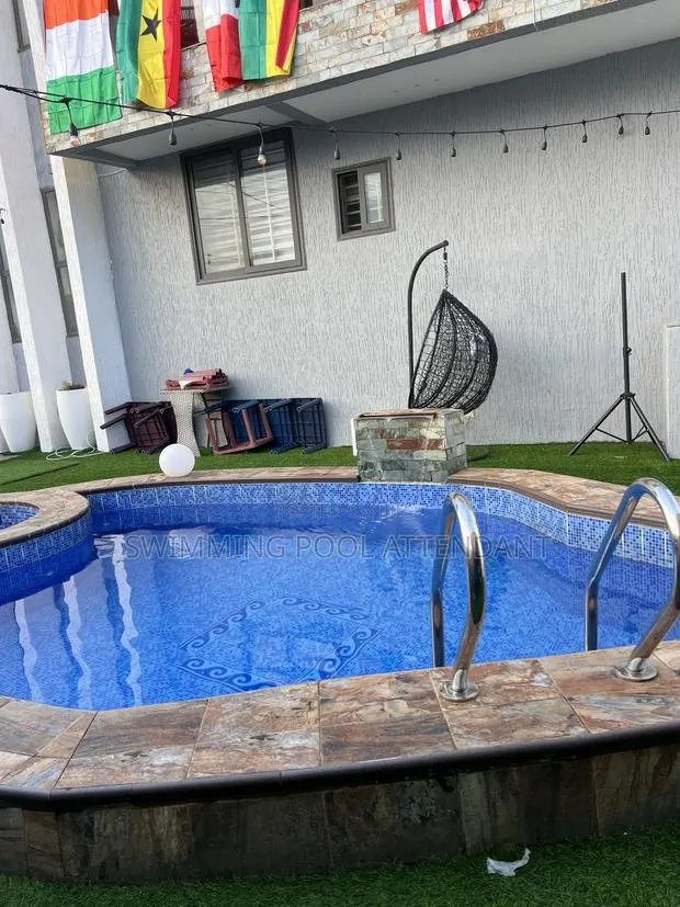 Swimming Pool · Photo 3